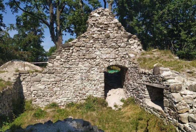 Čierny hrad, Velčice, Slovakia, Slovakia
